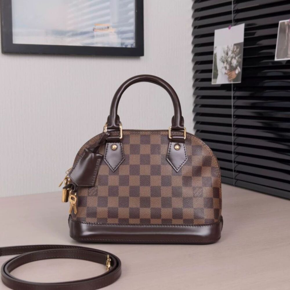 Louis Vuitton Women Pre-Loved Bag Very Good Condition